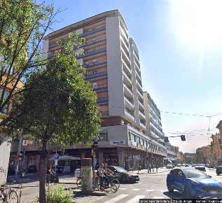 Foto Appartamento in Largo G. Garibaldi, Modena Viali di 102 m² in affitto