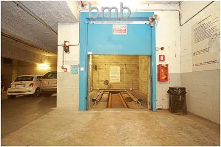 Foto Box in Via Camillo Benso di Cavour 5, Torino Via Roma di 50 m²