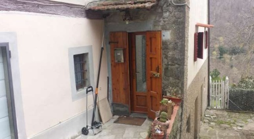 Foto Appartamento in Via del castello, Londa Centro di 88 m² con 5 locali