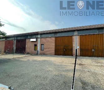 Foto Capannone industriale a Modena di 300 m² con 2 locali in vendita