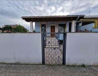 Foto Villa unifamiliare in Via Pietro Romani, Roma Infernetto di 141 m²