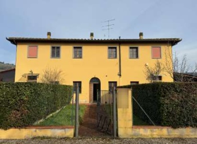 Foto Appartamento in Via Lucardese, Castelfiorentino di 86 m² con 5 locali