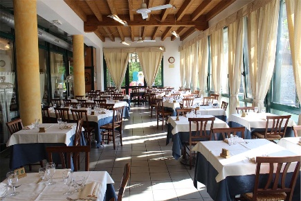 Foto Negozio in via santuario, Alzate Brianza di 450 m² con 2 locali