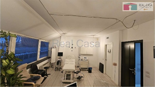 Foto Ufficio in Via Giardini  468, Modena San Faustino di 135 m² in vendita