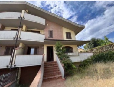 Foto Appartamento in Via Don Marino Mori, Pieve a Nievole Centro di 150 m²