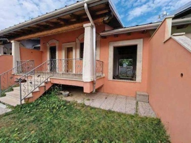 Foto Villa unifamiliare in Via Pietro Romani, Roma Infernetto di 94 m²