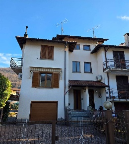 Foto Appartamento in Via Degli Alpini  3, Porto Ceresio di 130 m²