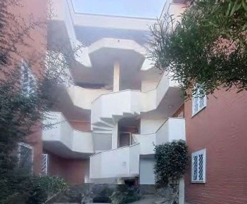 Foto Appartamento in Via Giuseppe Viner, Roma Acilia di 76 m² con 4 locali