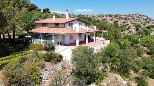 Foto Villa unifamiliare Noto di 198 m² con 10 locali in vendita