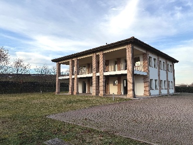 Foto Locale commerciale a Castel Maggiore di 544 m² con 1 locali in vendita