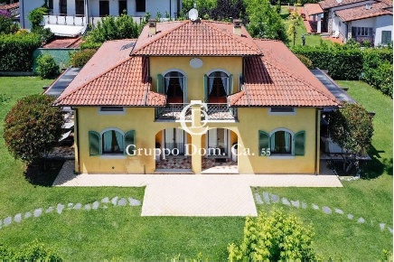 Foto Villa unifamiliare a Forte dei Marmi Vittoria Apuana di 200 m²