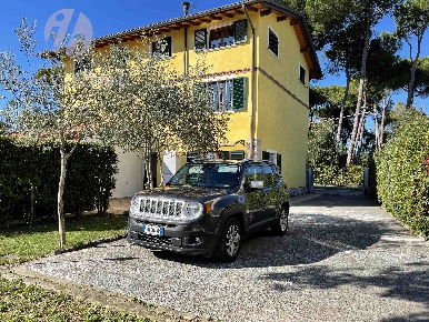 Foto Villa bifamiliare a Pietrasanta di 150 m² con 7 locali in vendita