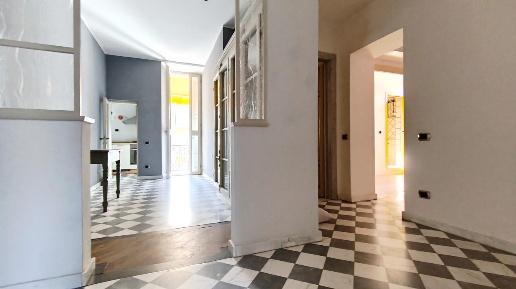 Foto Appartamento a Carrara Centro di 132 m² con 7 locali in vendita