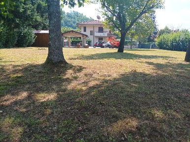 Foto Villa bifamiliare a Camaiore Camaiore Paese di 140 m² con 7 locali
