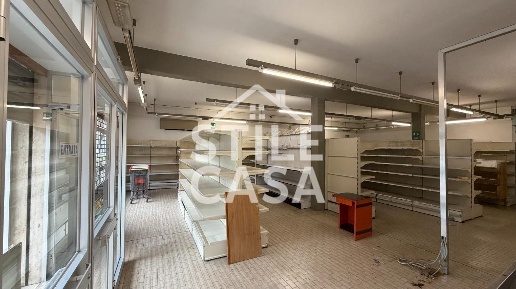 Foto Locale commerciale a Altopascio Altopascio Centro di 600 m² in vendita