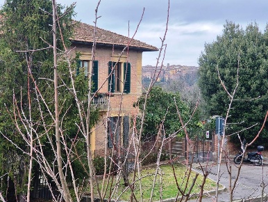 Foto Casa indipendente a Siena Fuori Porta Romana di 131 m² con 8 locali