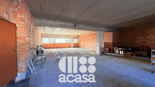 Foto Locale commerciale a Cesenatico di 220 m² con 1 locali in vendita