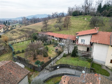 Foto Casa indipendente in via Guglielmo Marconi, Barzana di 246 m²