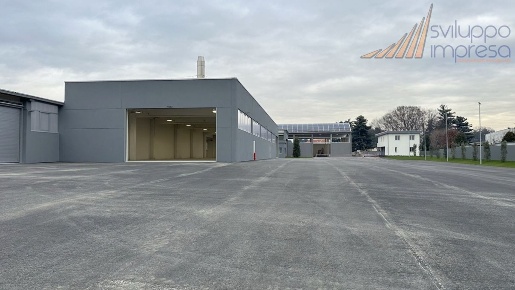 Foto Capannone industriale in via Brunati, Giussano Centro di 6887 m²