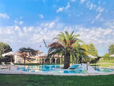 Foto Villa unifamiliare in Via Lena e Massa, Bracciano di 751 m² in vendita
