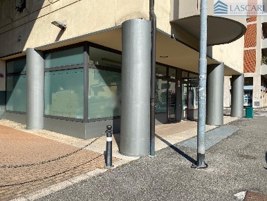 Foto Negozio in Via dei Carpinoni, Bergamo Canovine di 103 m² con 1 locali
