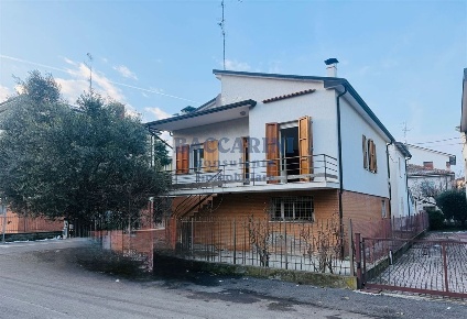 Foto Casa indipendente in VIA COVA, Faenza di 162 m² con 7 locali