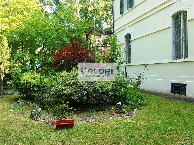 Foto Casa indipendente in Viale Stradone, Faenza di 472 m² con 8 locali