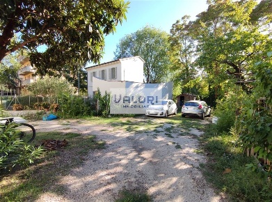 Foto Casa indipendente in Viale Stradone, Faenza di 472 m² con 8 locali