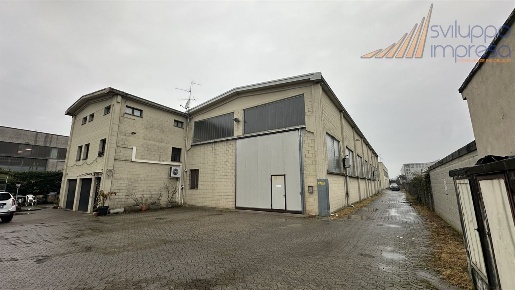 Foto Capannone industriale a Cavenago di Brianza di 540 m² con 2 locali