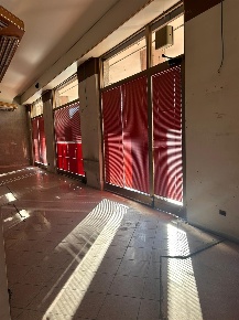 Foto Negozio a Cassano d'Adda di 200 m² con 2 locali in affitto