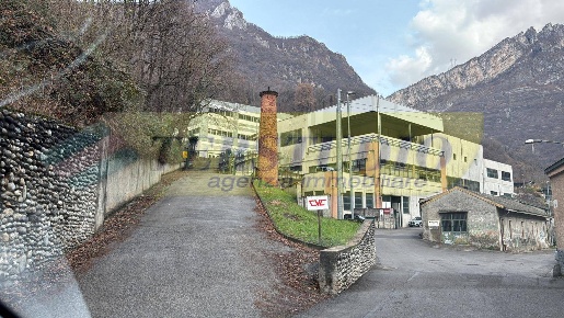 Foto Capannone industriale in Via Sant' Egidio, Lecco Bonacina di 2728 m²
