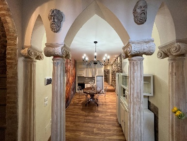 Foto Appartamento a Cortona Centro di 208 m² con 10 locali in vendita