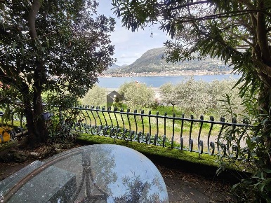 Foto Appartamento a San Felice del Benaco di 85 m² con 2 locali in vendita