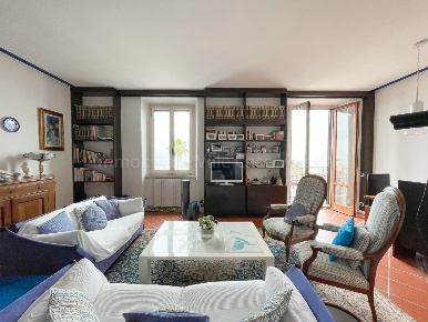 Foto Appartamento in Viale Giosuè Carducci, Viareggio Lungomare di 130 m²