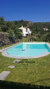 Foto Villa unifamiliare a Santa Margherita Ligure con 8 locali in vendita