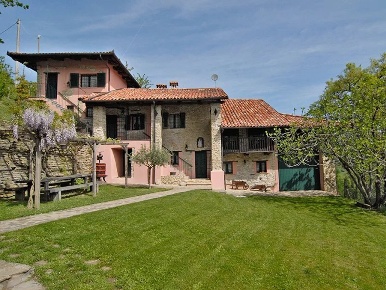 Foto Rustico a Murazzano con 8 locali in vendita