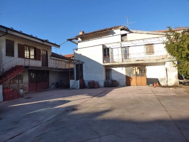 Foto Casa indipendente a Dogliani con 9 locali in vendita