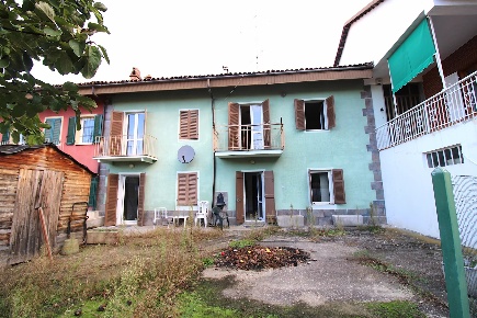 Foto Appartamento in ferrere via morena, Ferrere Centro con 6 locali