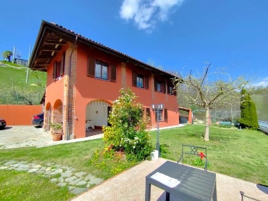 Foto Cessione attività a Belvedere Langhe con 15 locali in vendita