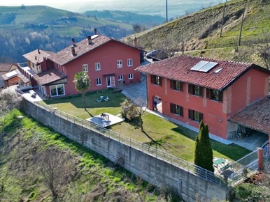 Foto Cessione attività a Belvedere Langhe con 15 locali in vendita