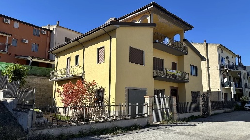 Foto Villa unifamiliare in Viale della Repubblica 34, Altomonte Centro