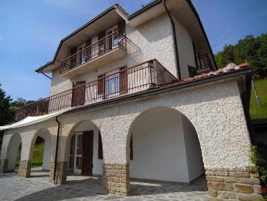 Foto Villa unifamiliare a Somano con 12 locali in vendita