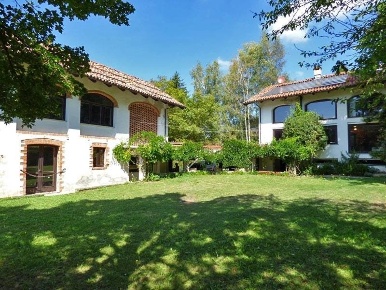 Foto Rustico a Bossolasco Centro con 15 locali in vendita