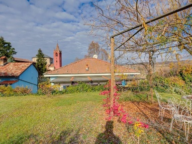 Foto Villa unifamiliare a Dogliani con 12 locali in vendita