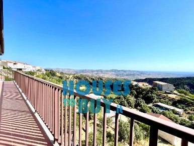 Foto Appartamento in via Pietro Nenni 12, Carfizzi con 5 locali in vendita