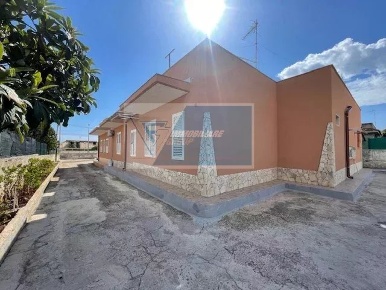 Foto Villa unifamiliare in Via Caltanissetta, Melilli Città Giardino