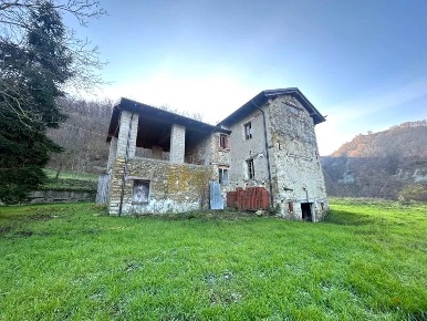 Foto Rustico a Montechiaro d'Acqui con 6 locali in vendita