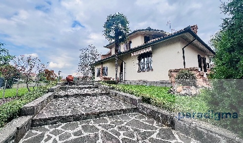 Foto Villa unifamiliare in Via Dante Alighieri 55, Sale con 8 locali