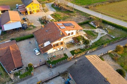 Foto Villa unifamiliare a Pralormo con 10 locali in vendita