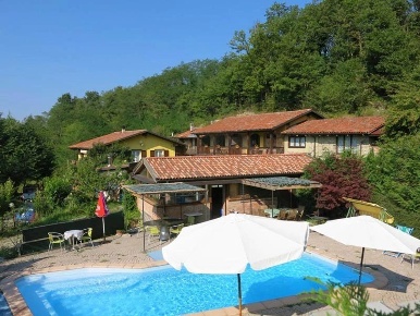 Foto Bed and Breakfast a Serravalle Langhe con 11 locali in vendita
